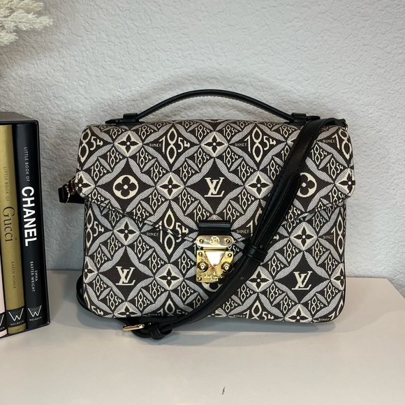 🎀Louis Vuitton Black Since 1854 Jacquard Textile Pochette Metis - Picture 4 of 16